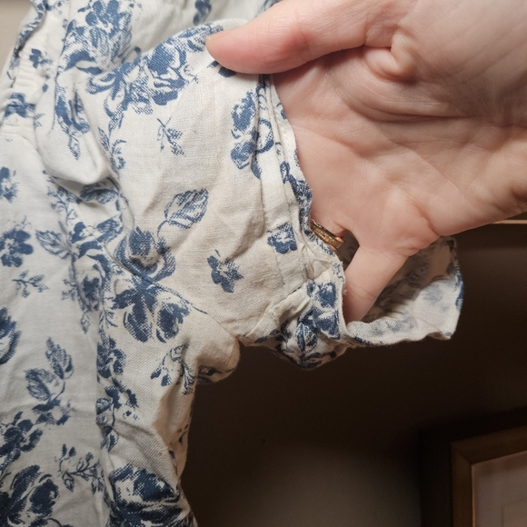 Coastal Cowgirl Puff Sleeve Cropped Blue & White Floral Blouse - Picture 3 of 7